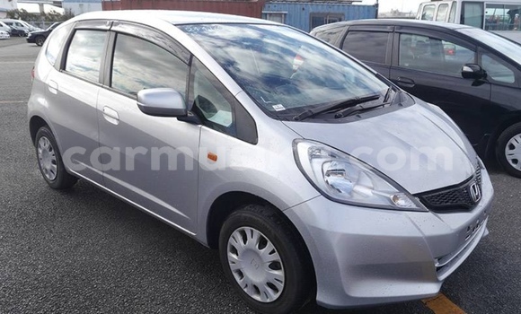 Nunua Ilio tumika Honda Fit Fedha Gari ndani ya Beitbridge nchini Matabeleland Kusini