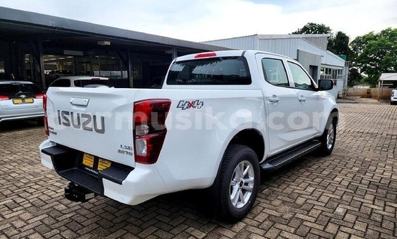 Buy Used Isuzu D–MAX White Car in Beitbridge in Matabeleland South
