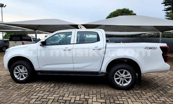 Tenga Tsaru Isuzu D–MAX Chena Mota in Beitbridge in Matabeleland South Tenga Tsaru Isuzu D–MAX Chena Mota in Beitbridge in Matabeleland South