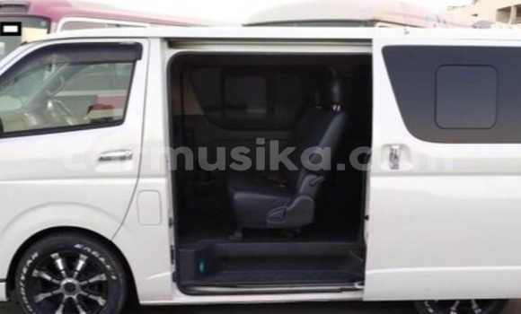 Acheter Occasion Voiture Toyota Hiace Blanc à Beitbridge, Matabeleland South Acheter Occasion Voiture Toyota Hiace Blanc à Beitbridge, Matabeleland South