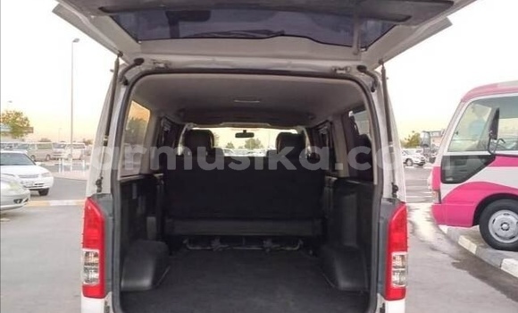 Acheter Occasion Voiture Toyota Hiace Blanc à Beitbridge, Matabeleland South Acheter Occasion Voiture Toyota Hiace Blanc à Beitbridge, Matabeleland South