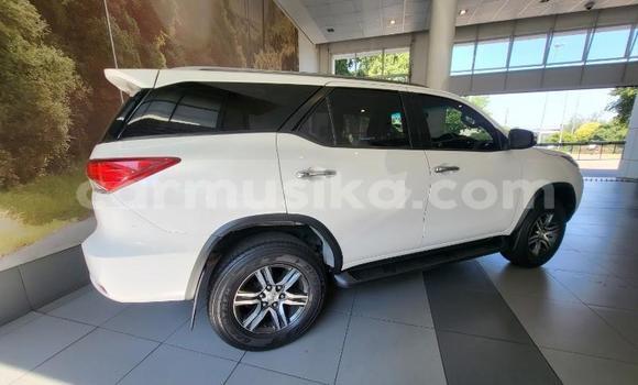 Buy Used Toyota Fortuner White Car in Beitbridge in Matabeleland South Buy Used Toyota Fortuner White Car in Beitbridge in Matabeleland South