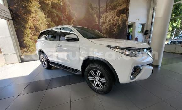 Buy Used Toyota Fortuner White Car in Beitbridge in Matabeleland South Buy Used Toyota Fortuner White Car in Beitbridge in Matabeleland South