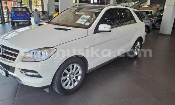 Nunua Ilio tumika Mercedes‒Benz M-klasse Nyeupe Gari ndani ya Beitbridge nchini Matabeleland Kusini Nunua Ilio tumika Mercedes‒Benz M-klasse Nyeupe Gari ndani ya Beitbridge nchini Matabeleland Kusini