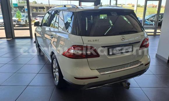 Nunua Ilio tumika Mercedes‒Benz M-klasse Nyeupe Gari ndani ya Beitbridge nchini Matabeleland Kusini Nunua Ilio tumika Mercedes‒Benz M-klasse Nyeupe Gari ndani ya Beitbridge nchini Matabeleland Kusini