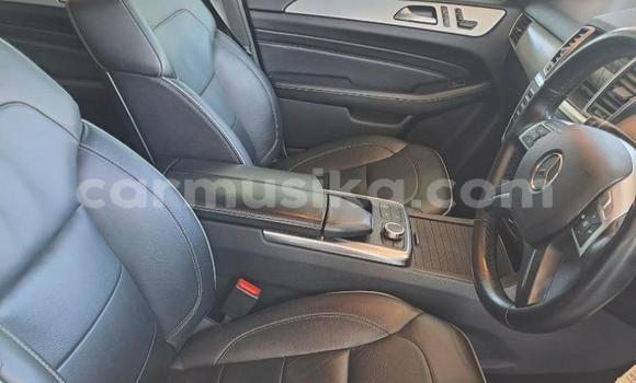 Nunua Ilio tumika Mercedes‒Benz M-klasse Nyeupe Gari ndani ya Beitbridge nchini Matabeleland Kusini Nunua Ilio tumika Mercedes‒Benz M-klasse Nyeupe Gari ndani ya Beitbridge nchini Matabeleland Kusini