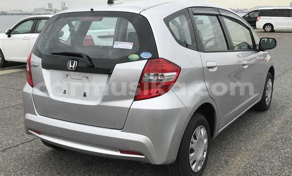 Nunua Ilio tumika Honda Fit Fedha Gari ndani ya Beitbridge nchini Matabeleland Kusini Nunua Ilio tumika Honda Fit Fedha Gari ndani ya Beitbridge nchini Matabeleland Kusini