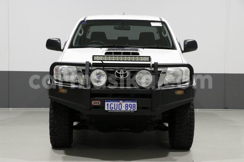 Big with watermark 2013 toyota hilux used 2813 136597 2