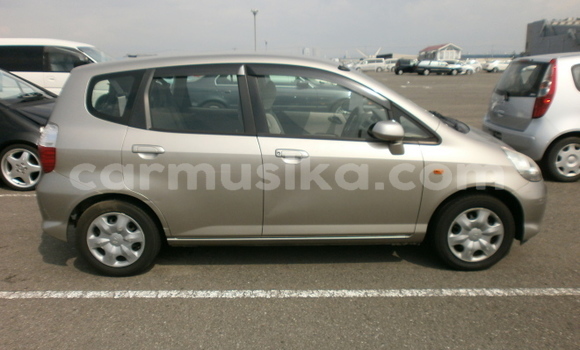 Buy Used Honda Fit Silver Car in Beitbridge in Matabeleland South Buy Used Honda Fit Silver Car in Beitbridge in Matabeleland South