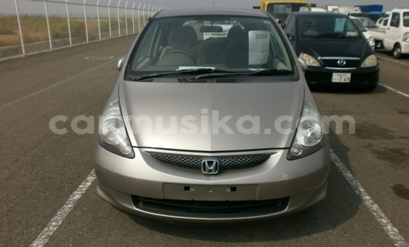 Buy Used Honda Fit Silver Car in Beitbridge in Matabeleland South Buy Used Honda Fit Silver Car in Beitbridge in Matabeleland South