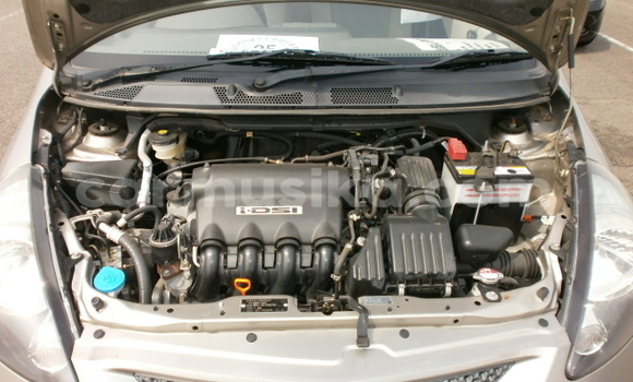 Buy Used Honda Fit Silver Car in Beitbridge in Matabeleland South Buy Used Honda Fit Silver Car in Beitbridge in Matabeleland South