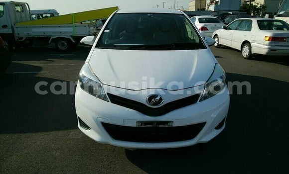 Buy Used Toyota Vitz White Car in Beitbridge in Matabeleland South Buy Used Toyota Vitz White Car in Beitbridge in Matabeleland South