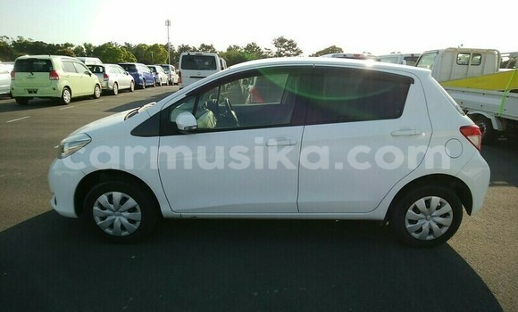 Buy Used Toyota Vitz White Car in Beitbridge in Matabeleland South Buy Used Toyota Vitz White Car in Beitbridge in Matabeleland South