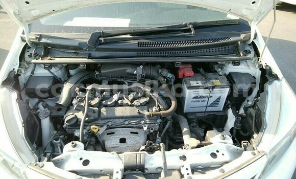 Buy Used Toyota Vitz White Car in Beitbridge in Matabeleland South Buy Used Toyota Vitz White Car in Beitbridge in Matabeleland South