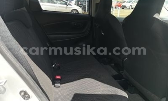 Acheter Occasion Voiture Toyota Vitz Gris à Beitbridge, Matabeleland South Acheter Occasion Voiture Toyota Vitz Gris à Beitbridge, Matabeleland South