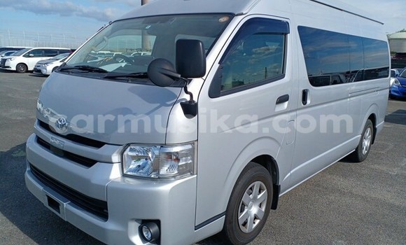 Buy Used Toyota Hiace Silver Car in Beitbridge in Matabeleland South Buy Used Toyota Hiace Silver Car in Beitbridge in Matabeleland South