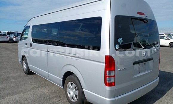 Buy Used Toyota Hiace Silver Car in Beitbridge in Matabeleland South Buy Used Toyota Hiace Silver Car in Beitbridge in Matabeleland South