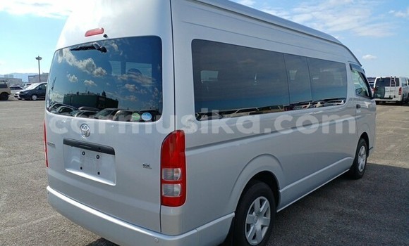 Buy Used Toyota Hiace Silver Car in Beitbridge in Matabeleland South Buy Used Toyota Hiace Silver Car in Beitbridge in Matabeleland South
