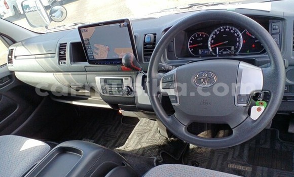Buy Used Toyota Hiace Silver Car in Beitbridge in Matabeleland South Buy Used Toyota Hiace Silver Car in Beitbridge in Matabeleland South