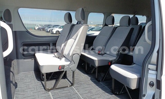 Buy Used Toyota Hiace Silver Car in Beitbridge in Matabeleland South Buy Used Toyota Hiace Silver Car in Beitbridge in Matabeleland South