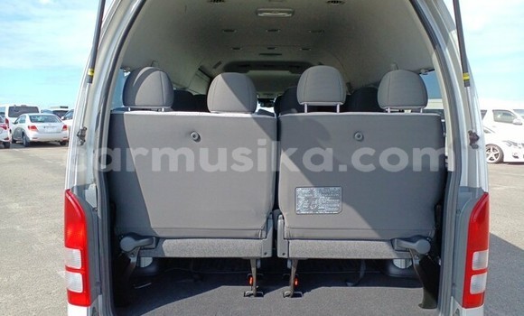 Buy Used Toyota Hiace Silver Car in Beitbridge in Matabeleland South Buy Used Toyota Hiace Silver Car in Beitbridge in Matabeleland South