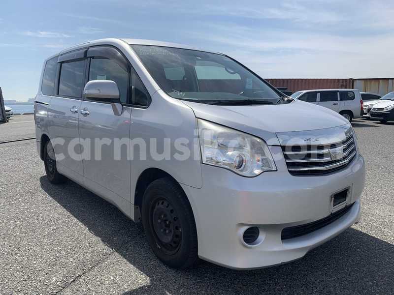 Big with watermark toyota noah matabeleland south beitbridge 32159