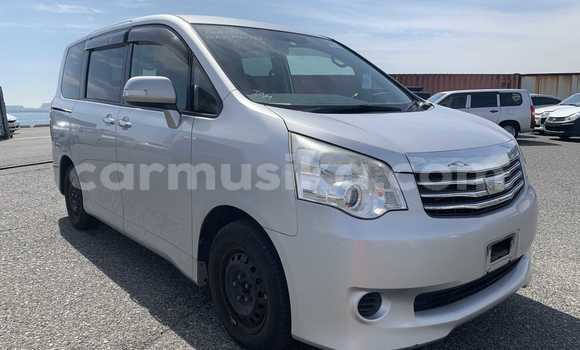 Acheter Occasion Voiture Toyota Noah Gris à Beitbridge, Matabeleland South