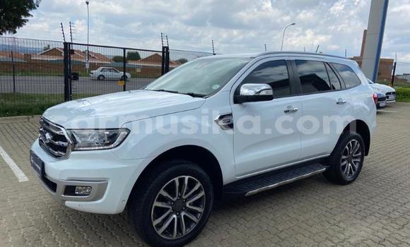 Tenga Tsaru Ford Everest Chena Mota in Beitbridge in Matabeleland South