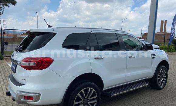 Tenga Tsaru Ford Everest Chena Mota in Beitbridge in Matabeleland South Tenga Tsaru Ford Everest Chena Mota in Beitbridge in Matabeleland South