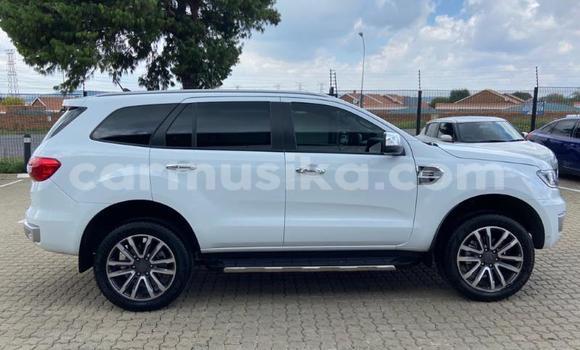 Tenga Tsaru Ford Everest Chena Mota in Beitbridge in Matabeleland South Tenga Tsaru Ford Everest Chena Mota in Beitbridge in Matabeleland South
