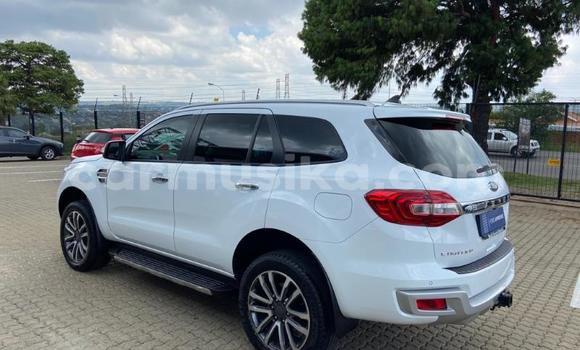 Tenga Tsaru Ford Everest Chena Mota in Beitbridge in Matabeleland South Tenga Tsaru Ford Everest Chena Mota in Beitbridge in Matabeleland South