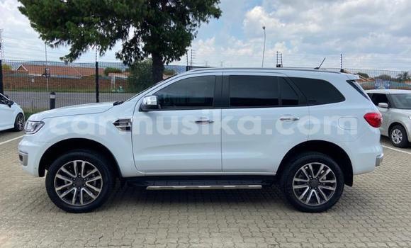 Tenga Tsaru Ford Everest Chena Mota in Beitbridge in Matabeleland South Tenga Tsaru Ford Everest Chena Mota in Beitbridge in Matabeleland South