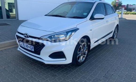 Buy Used Hyundai i20 White Car in Beitbridge in Matabeleland South Buy Used Hyundai i20 White Car in Beitbridge in Matabeleland South