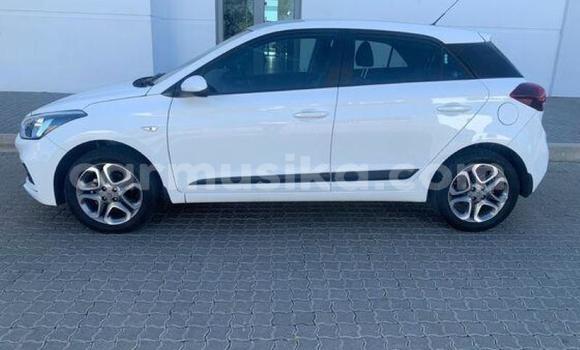 Buy Used Hyundai i20 White Car in Beitbridge in Matabeleland South Buy Used Hyundai i20 White Car in Beitbridge in Matabeleland South