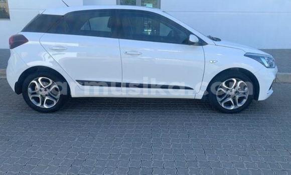Buy Used Hyundai i20 White Car in Beitbridge in Matabeleland South Buy Used Hyundai i20 White Car in Beitbridge in Matabeleland South