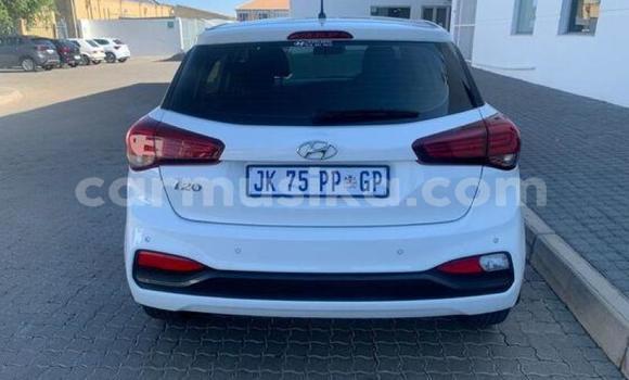 Buy Used Hyundai i20 White Car in Beitbridge in Matabeleland South Buy Used Hyundai i20 White Car in Beitbridge in Matabeleland South