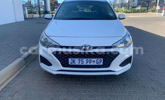 Buy Used Hyundai i20 White Car in Beitbridge in Matabeleland South Buy Used Hyundai i20 White Car in Beitbridge in Matabeleland South