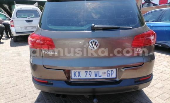 Nunua Ilio tumika Volkswagen Tiguan Brown Gari ndani ya Beitbridge nchini Matabeleland Kusini Nunua Ilio tumika Volkswagen Tiguan Brown Gari ndani ya Beitbridge nchini Matabeleland Kusini