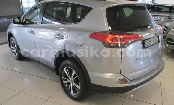 Nunua Ilio tumika Toyota RAV4 Fedha Gari ndani ya Beitbridge nchini Matabeleland Kusini Nunua Ilio tumika Toyota RAV4 Fedha Gari ndani ya Beitbridge nchini Matabeleland Kusini