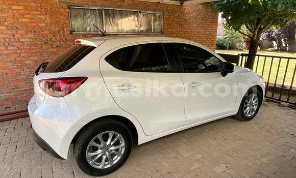 Nunua Ilio tumika Mazda 2 Nyeupe Gari ndani ya Beitbridge nchini Matabeleland Kusini