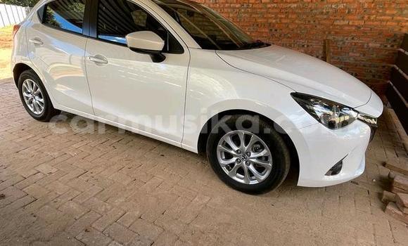 Nunua Ilio tumika Mazda 2 Nyeupe Gari ndani ya Beitbridge nchini Matabeleland Kusini Nunua Ilio tumika Mazda 2 Nyeupe Gari ndani ya Beitbridge nchini Matabeleland Kusini