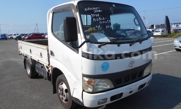 Nunua Ilio tumika Toyota Dyna Nyeupe Lori ndani ya Beitbridge nchini Matabeleland Kusini