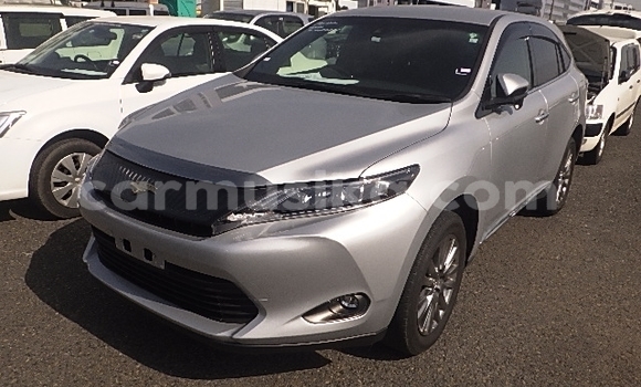 Nunua Ilio tumika Toyota Harrier Fedha Gari ndani ya Beitbridge nchini Matabeleland Kusini Nunua Ilio tumika Toyota Harrier Fedha Gari ndani ya Beitbridge nchini Matabeleland Kusini