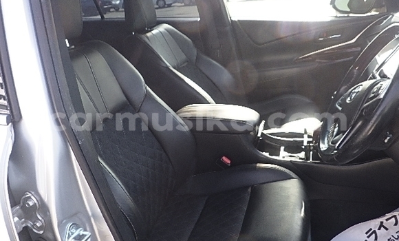 Nunua Ilio tumika Toyota Harrier Fedha Gari ndani ya Beitbridge nchini Matabeleland Kusini Nunua Ilio tumika Toyota Harrier Fedha Gari ndani ya Beitbridge nchini Matabeleland Kusini