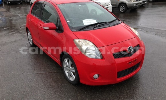 Acheter Occasion Voiture Toyota Vitz Rouge à Beitbridge, Matabeleland South