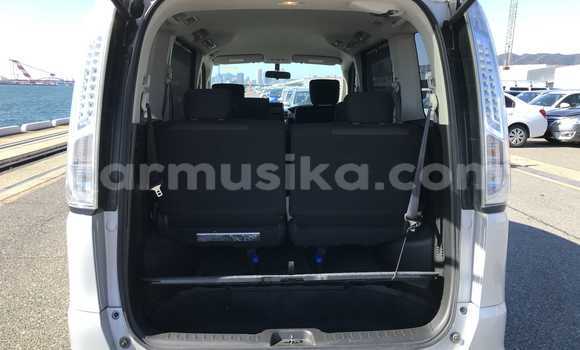 Nunua Ilio tumika Nissan Serena Fedha Gari ndani ya Beitbridge nchini Matabeleland Kusini Nunua Ilio tumika Nissan Serena Fedha Gari ndani ya Beitbridge nchini Matabeleland Kusini