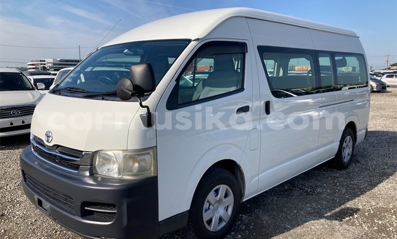 Tenga Tsaru Toyota Hiace Chena Mota in Beitbridge in Matabeleland South