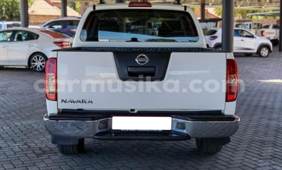 Acheter Occasion Voiture Nissan Navara Blanc à Beitbridge, Matabeleland South Acheter Occasion Voiture Nissan Navara Blanc à Beitbridge, Matabeleland South