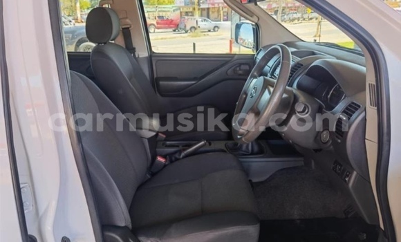 Acheter Occasion Voiture Nissan Navara Blanc à Beitbridge, Matabeleland South Acheter Occasion Voiture Nissan Navara Blanc à Beitbridge, Matabeleland South