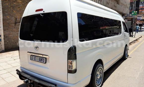 Tenga Tsaru Toyota Hiace Chena Mota in Beitbridge in Matabeleland South Tenga Tsaru Toyota Hiace Chena Mota in Beitbridge in Matabeleland South